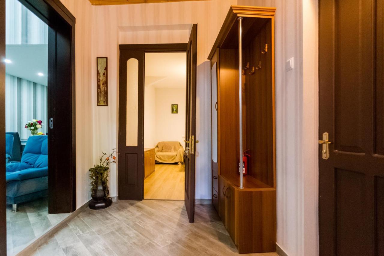 Rustaveli Two Bedroom Apartment With 5 Star Location Тбилиси Екстериор снимка