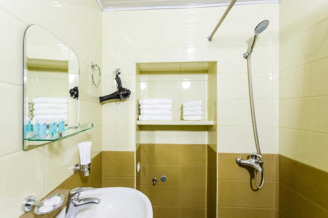 Rustaveli Two Bedroom Apartment With 5 Star Location Тбилиси Екстериор снимка
