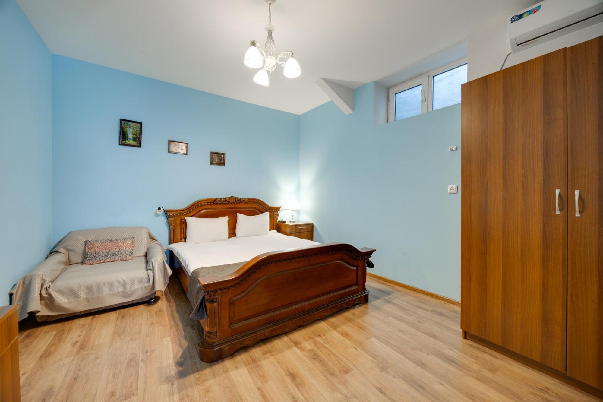 Rustaveli Two Bedroom Apartment With 5 Star Location Тбилиси Екстериор снимка