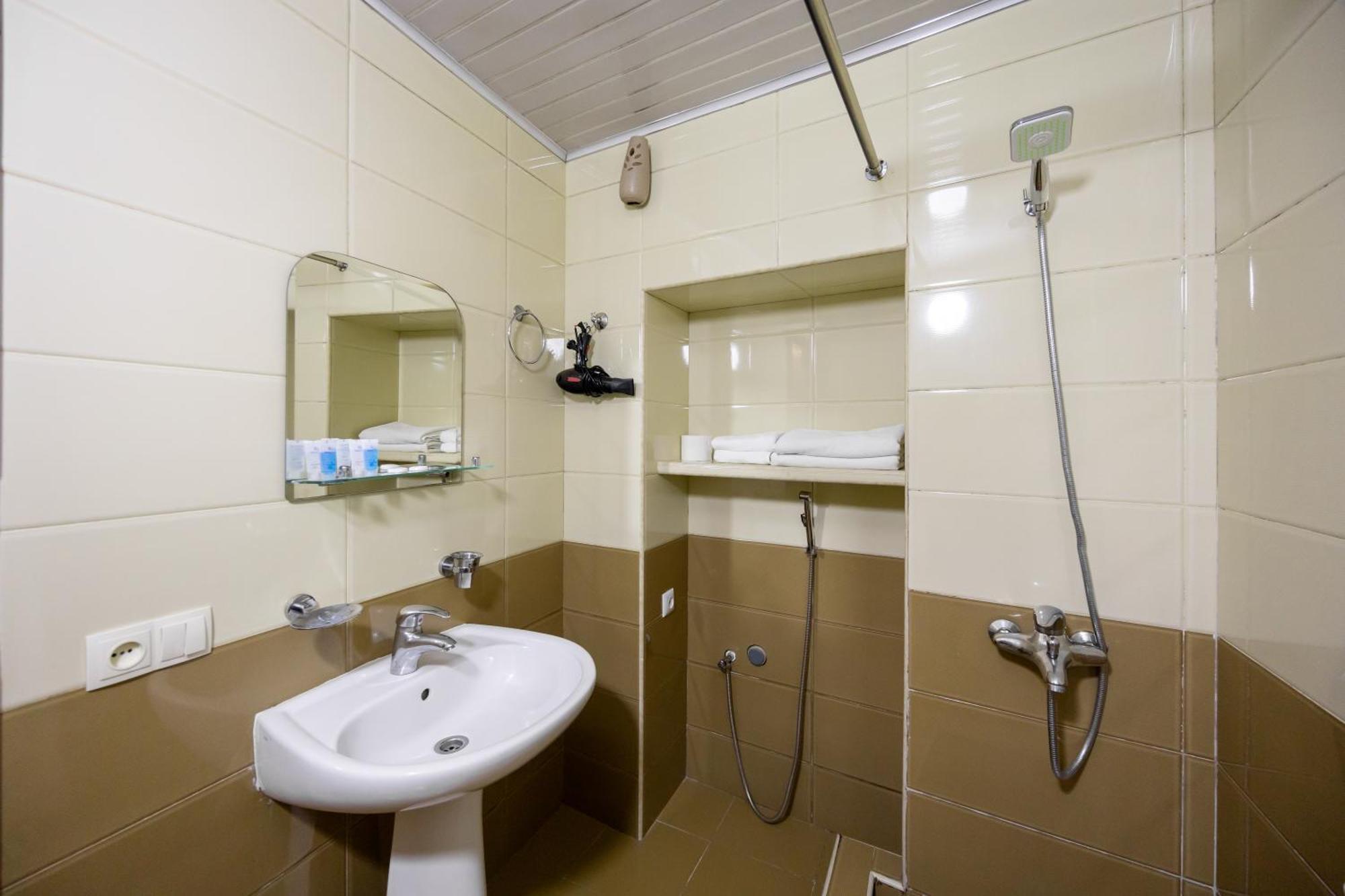 Rustaveli Two Bedroom Apartment With 5 Star Location Тбилиси Екстериор снимка