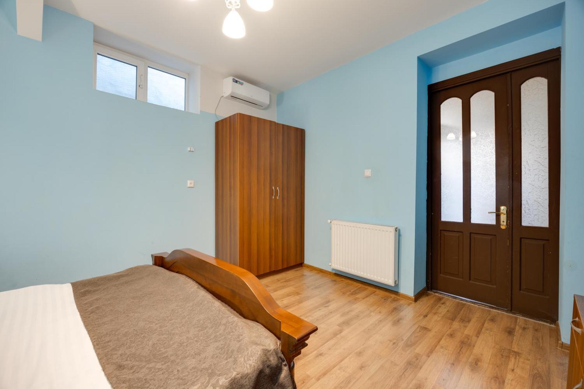 Rustaveli Two Bedroom Apartment With 5 Star Location Тбилиси Екстериор снимка